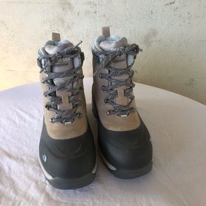 North Face Tan Plaid Trim Chilkat Winter Boots 9